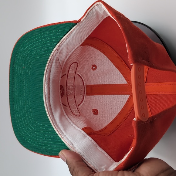 NFL| NWOT Vintage Tampa Bay Buccaneers Red Sports Cap Snap Back Green Brim - Picture 11 of 12